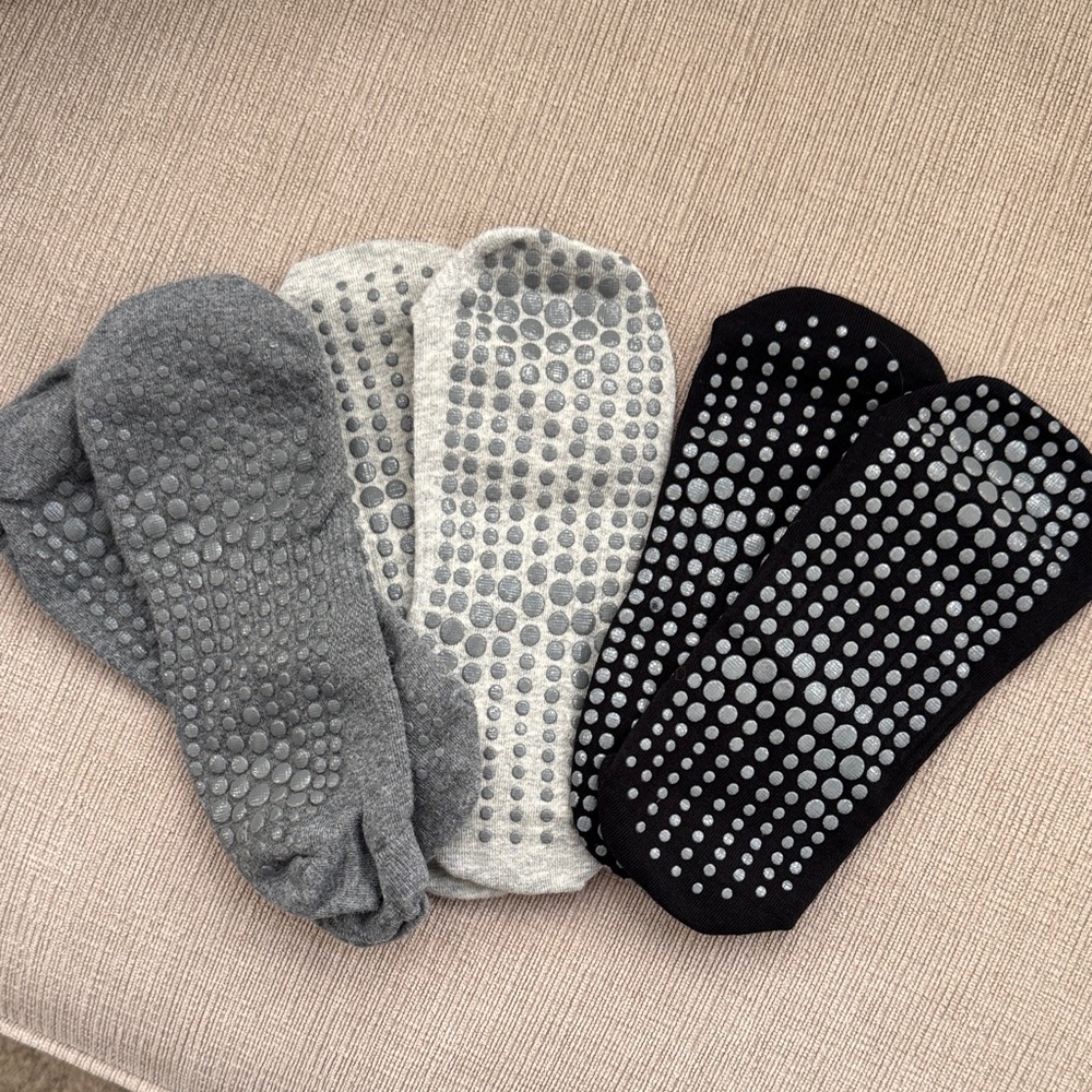 Non-Slip Grip Socks Set -‎ Dark Gray, Light Gray, Black